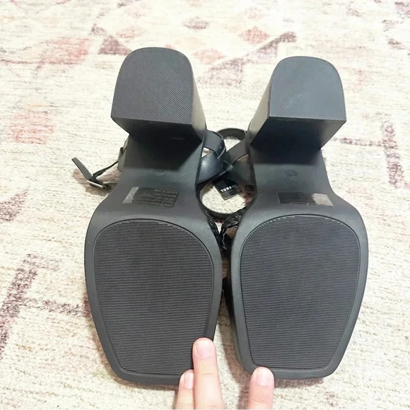 NWT Torrid • Black Crisscross Platform Heel Sandal Size 10.5 Wide Width - Picture 14 of 15